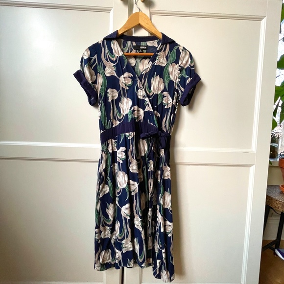 Tulip Dress with A-line waist - Picture 2 of 6